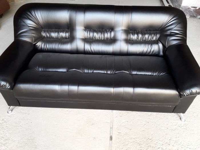 Диван кожаный черный, прямой 3-х местный, для дома, офиса, гостиной, кабинета Карелия